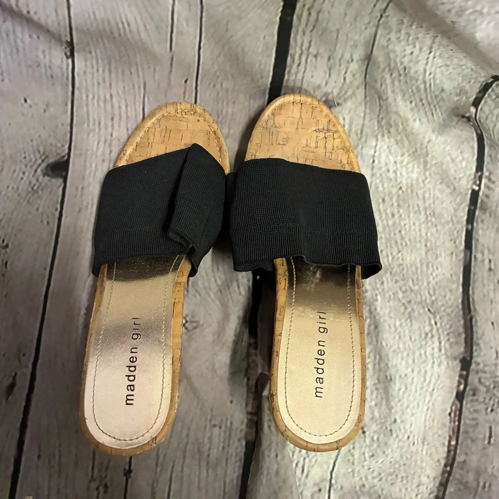 Madden Girl Women’s Nicolet Black Stretch Studded Slip On Wedge Sandals‎ Size 9